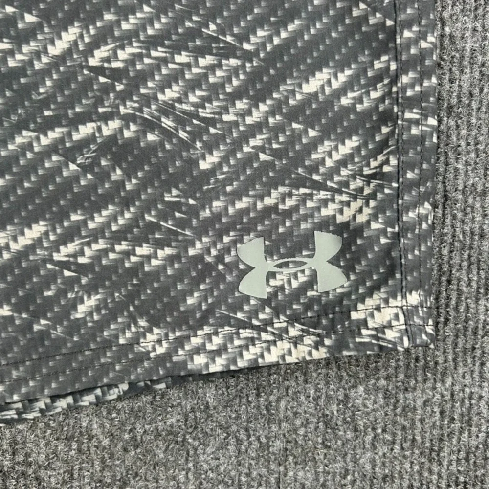Under Armour Heat Gear Board Shorts Loose 36 Black Gray Casual Outdoors Swimwear